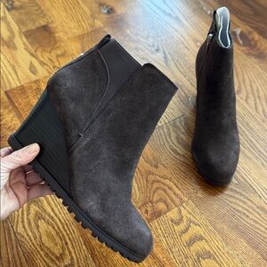 Nine West Brown Suede Leather wedge heeled Booties/Boots Sz 7.5 side zipper